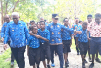 Kepala BKN pusat didampingi Bupati Mimika saat Kunjungi Sentra Pendidikan 