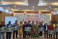 Penyerahan Dana Hibah Parpol di Mimika