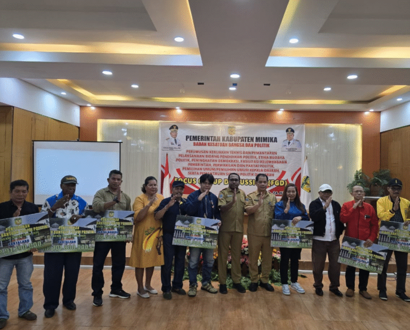 Penyerahan Dana Hibah Parpol di Mimika