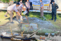 
Proses saat pemusnahan barang sitaan oleh Balai Karantina
