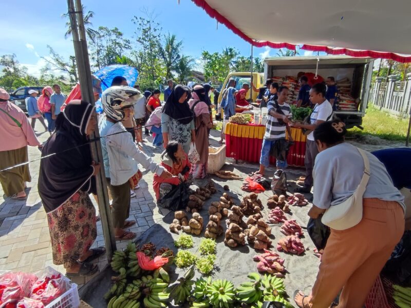 Antusias warga belanja saat GPM
