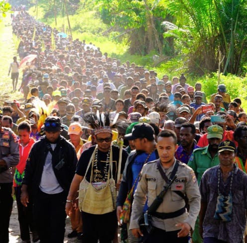 Michael R. Gomar saat melakukan kunker ke salah satu Distrik (Foto/doc. Kreative)