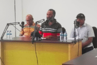 Uskup Keuskupan Timika, Mgr. Bernardus Bofitwos Baru, OSA didampingi Saul Wanimbo selaku Ketua SKP dan Adolof Kambayong saat Konferensi pers 