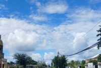 Potret sampah di depan gedung perpustakaan lama