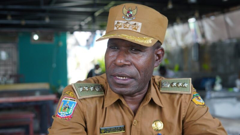 Kepala Distrik Kuala Kencana, Yemi Gobai