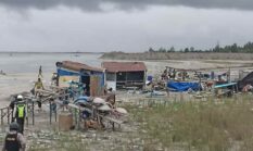 Aparat Gabungan Tertibkan Camp Pendulang di Tanggul Barat