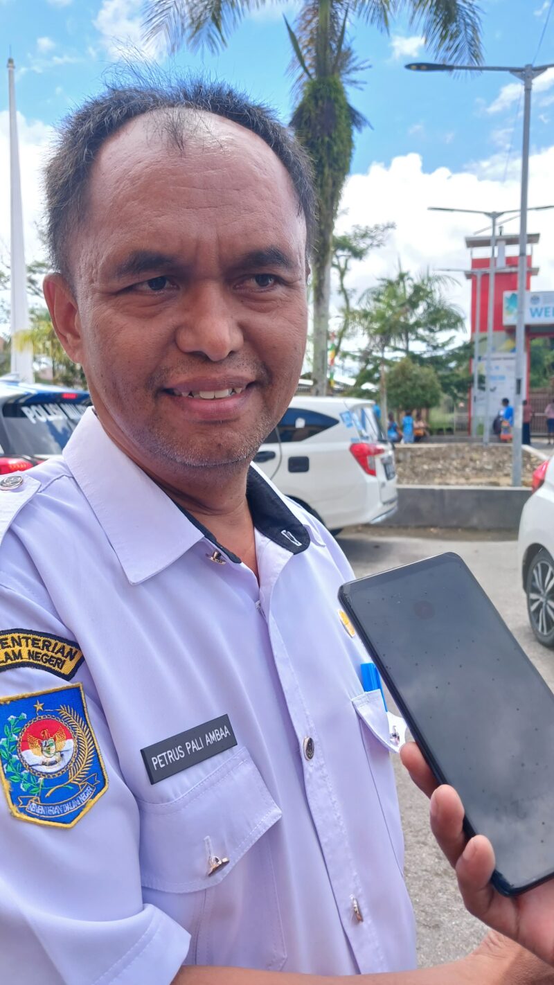 Kepala Disperindag,Petrus Pali Ambaa 
