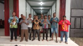 Plt. Kadis Koperasi dan UMKM, Samuel Yogi saat mengunjungi Yayasan Pengembangan Talenta Papua
