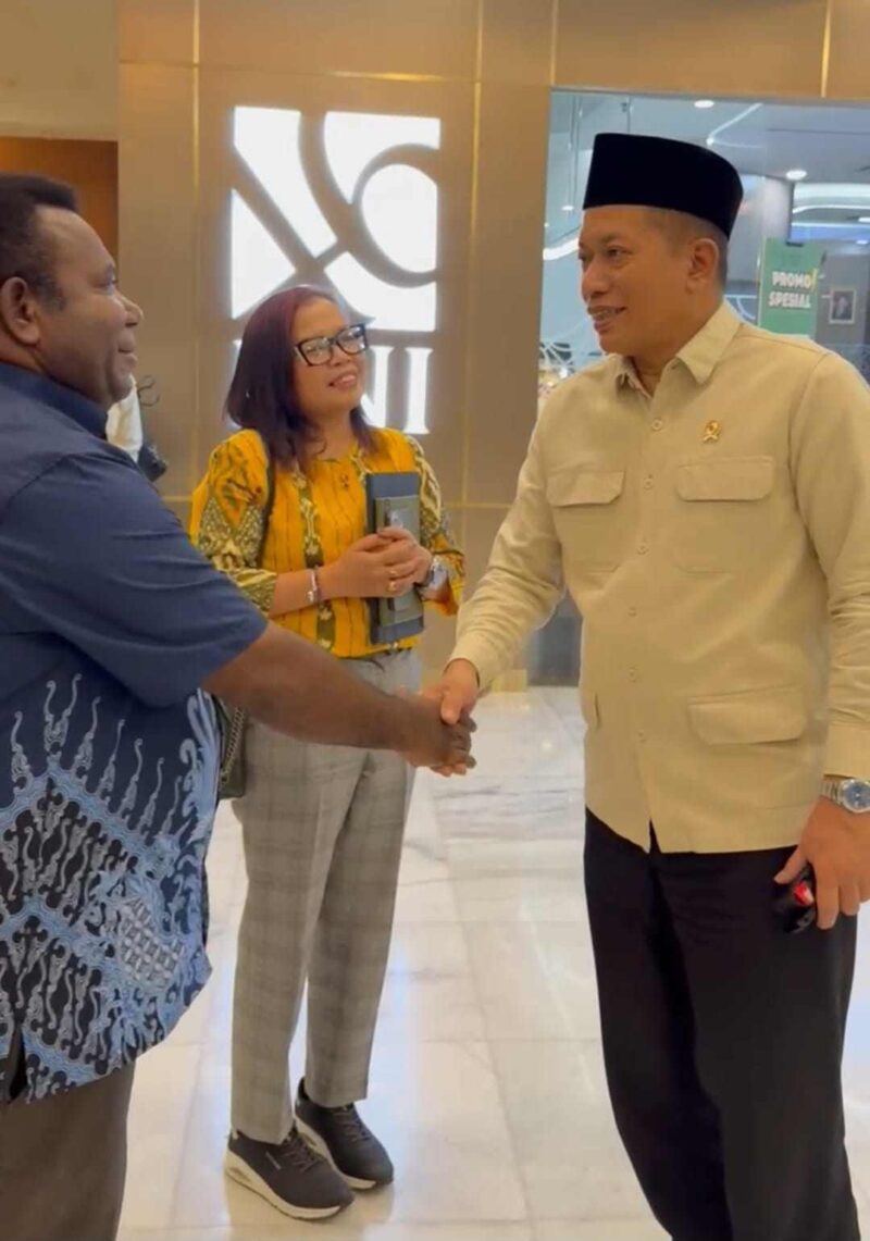 Plt. Kadiskop dan UMKM,Samuel Yogi saat bertemu Mneteri Koperasi RI, Ferry Juliantono di Jakarta