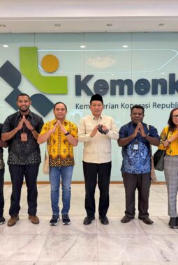 Baru Ditunjuk Plt. Kadiskop dan UMKM Samuel Yogi Temui Menteri Koperasi RI