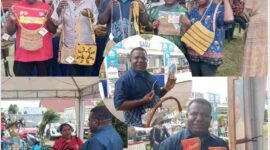 Plt. Kepala Dinas Koperasi dan UMKM,Samuel Yogi saat mengunjungi lapak UMKM