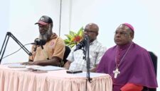 Sekretaris Komisi Keadilan dan Perdamaian (SKP), Rudolf Kambayong bersama uskup keuskupan Timika, Mgr. Bernardus Bofitwos Baru, OSA, didampingi oleh Ketua SKP Keuskupan Timika, Saul Wanimbo