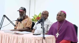 Sekretaris Komisi Keadilan dan Perdamaian (SKP), Rudolf Kambayong bersama uskup keuskupan Timika, Mgr. Bernardus Bofitwos Baru, OSA, didampingi oleh Ketua SKP Keuskupan Timika, Saul Wanimbo