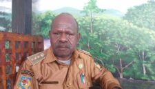 Yeteni Tabuni, Kadistrik Hoya