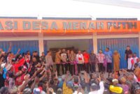 Menteri Koperasi RI, Dr. Ferry Juliantono saat meresmikan KDMP Kampung Atuka