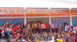 Menteri Koperasi RI, Dr. Ferry Juliantono saat meresmikan KDMP Kampung Atuka